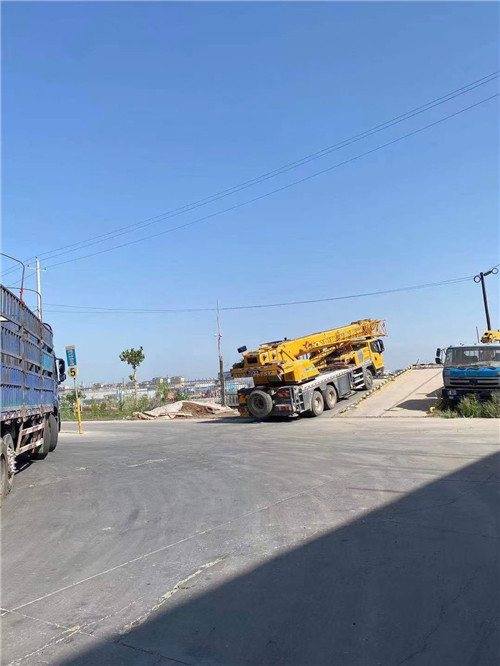 酉阳25吨吊车的租赁价格大概是多少？